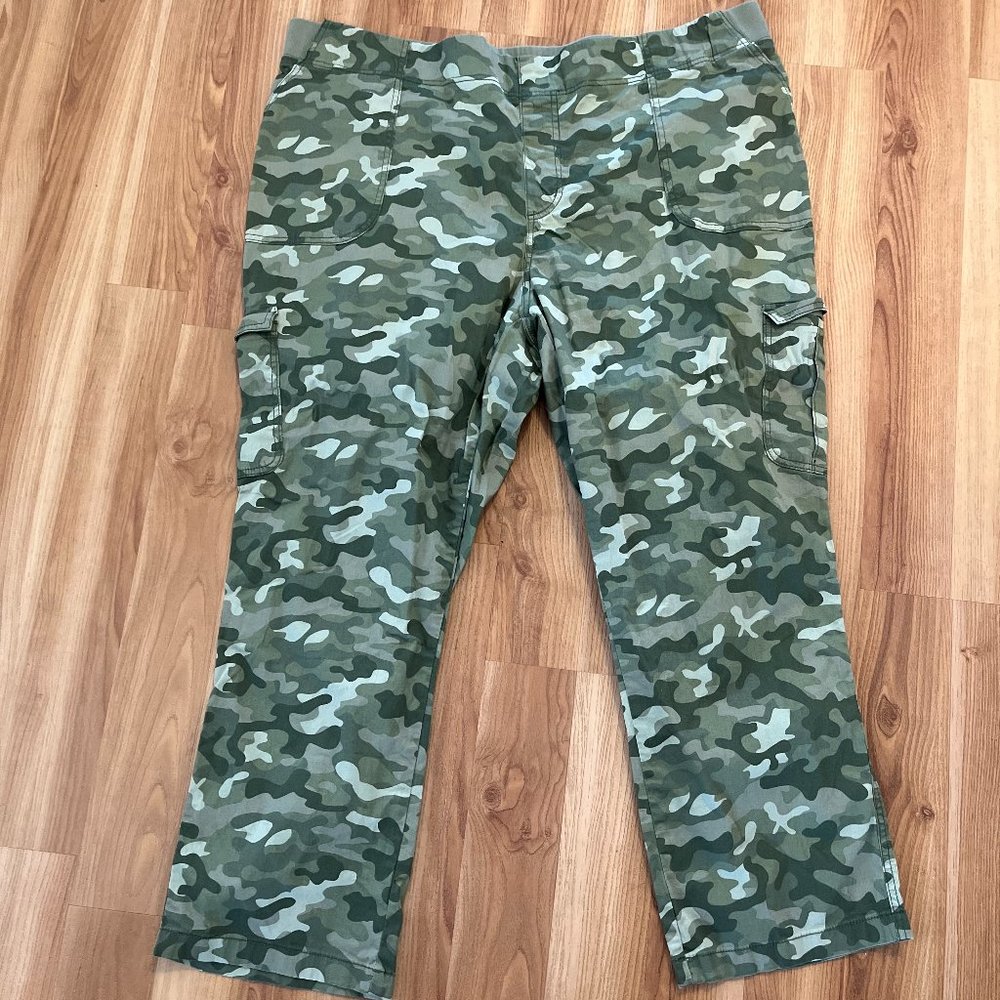 Catherines Woman's Pull-On Casual Camo Cargo Pants Sz 3x